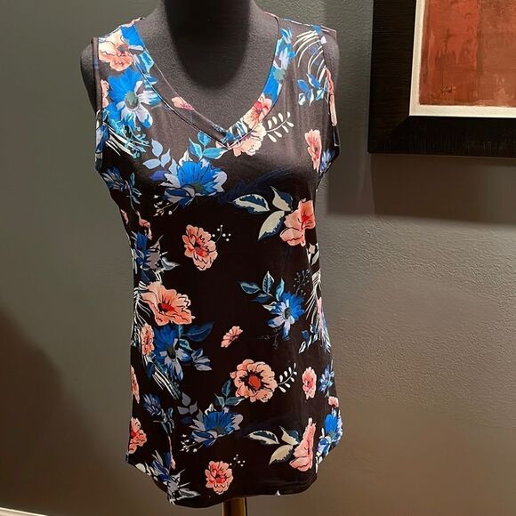 Sampeel black floral print V-neck sleeveless top. Small.  NWT. - Picture 1 of 5